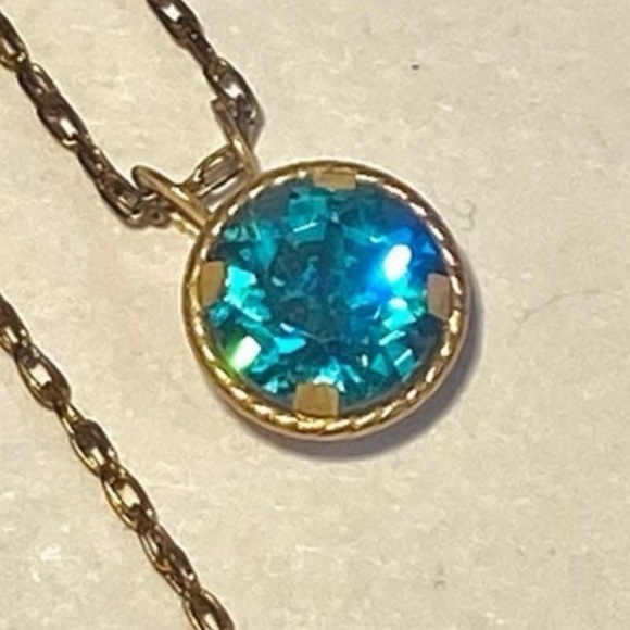 Vintage Solid 10K Gold Pendant necklace. Dainty Gem Pendant on 20” chain. - Picture 6 of 13